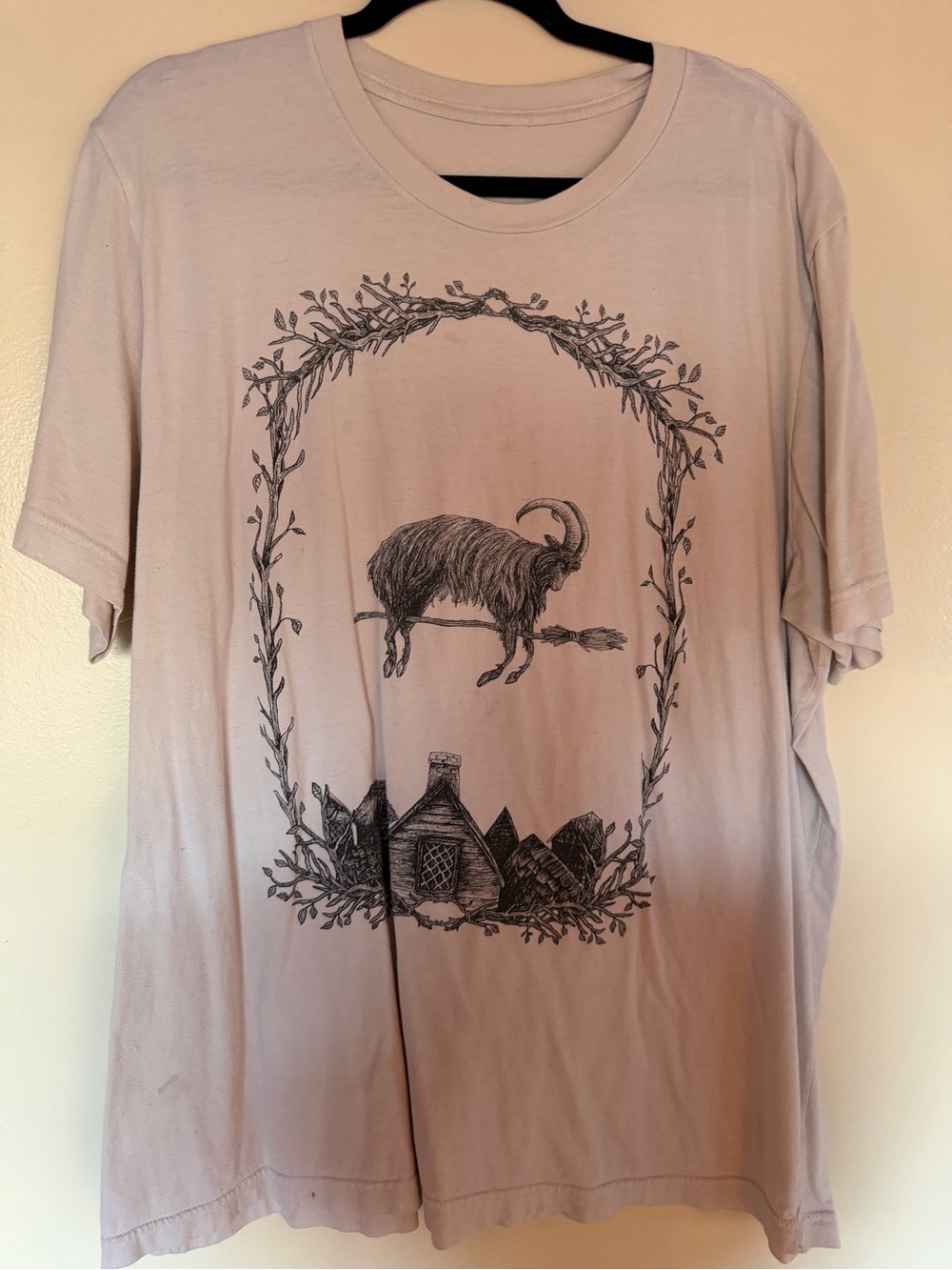 Graphic Short-Sleeve Tee in Light Taupe with Goat Motif
